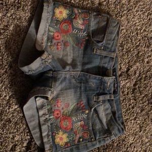 Vigors embroidered shorts